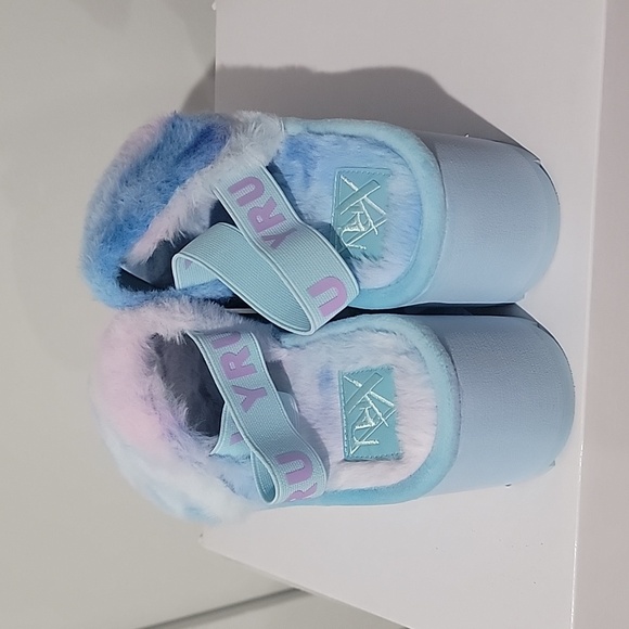 YRU qozii slides size 9 NWOT - Picture 2 of 4